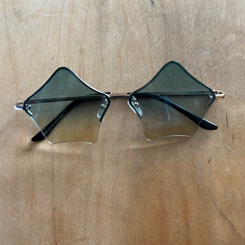 Fun sunglasses SET! - Picture 6 of 10